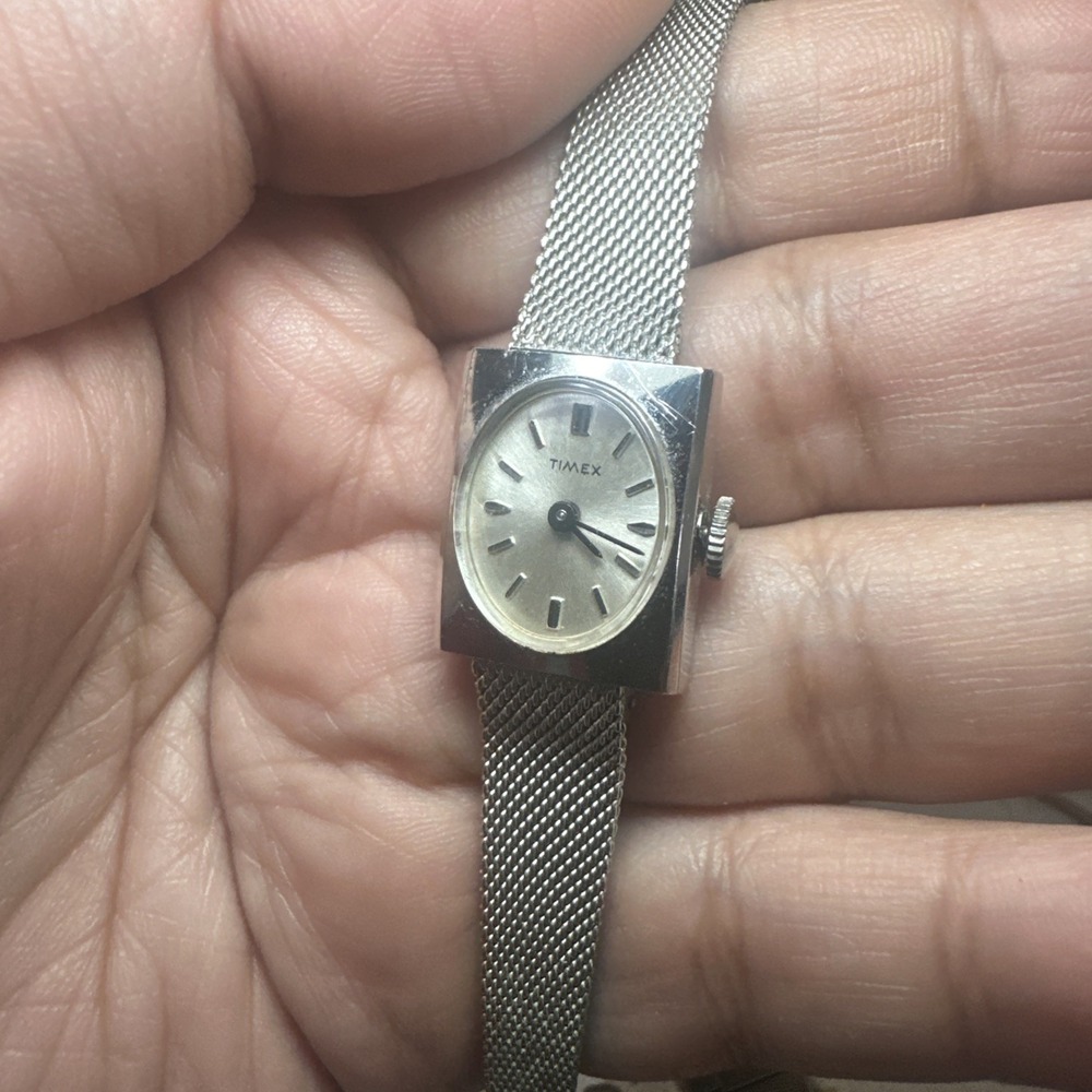 Working Vintage Timex Ladies Silver Dainty Watch Manual Wind Mesh Band 17mm 7in"